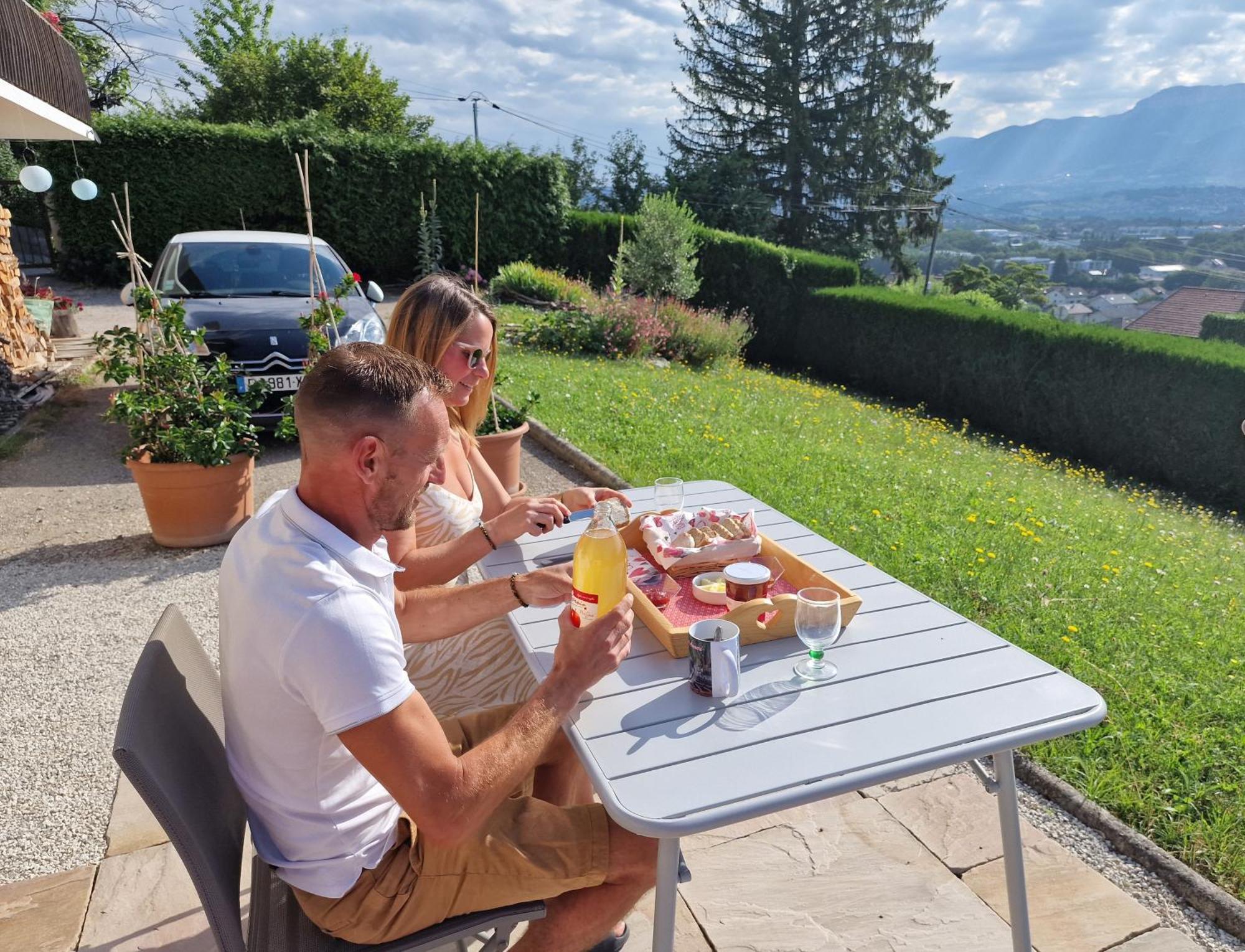 Studio Bellevue Appart Independant Renove 2024 Piscine Parking Proche Centre Annecy Poisy المظهر الخارجي الصورة